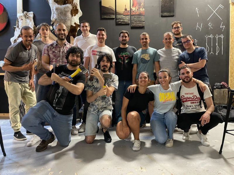 equipo-doonamis-teambuilding-foto Equipo de Doonamis realizando una actividad de teambuilding.